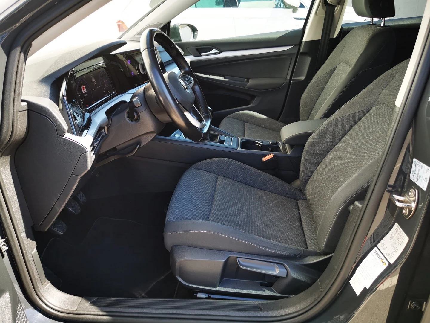 VW Golf 8 Life 2.0 TDI SCR, снимка 5 - Автомобили и джипове - 52844653