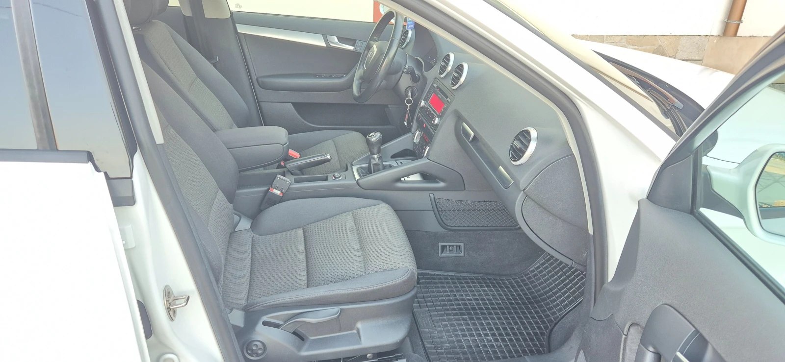 Audi A3 A3* SportBach* ПАНОРАМА* 1.6-TDI, снимка 4 - Автомобили и джипове - 53919406