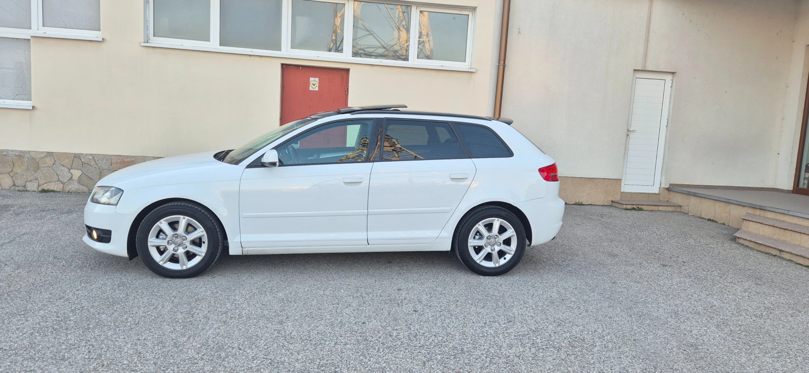 Audi A3 A3* SportBach* ПАНОРАМА* 1.6-TDI, снимка 13 - Автомобили и джипове - 53919406