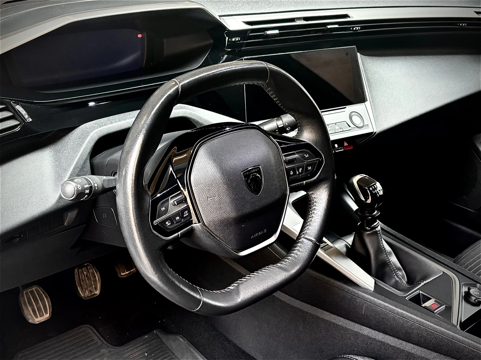 Peugeot 308 1.2 Turbo * Сервизна история * Закупен нов от БГ, снимка 7 - Автомобили и джипове - 53874347