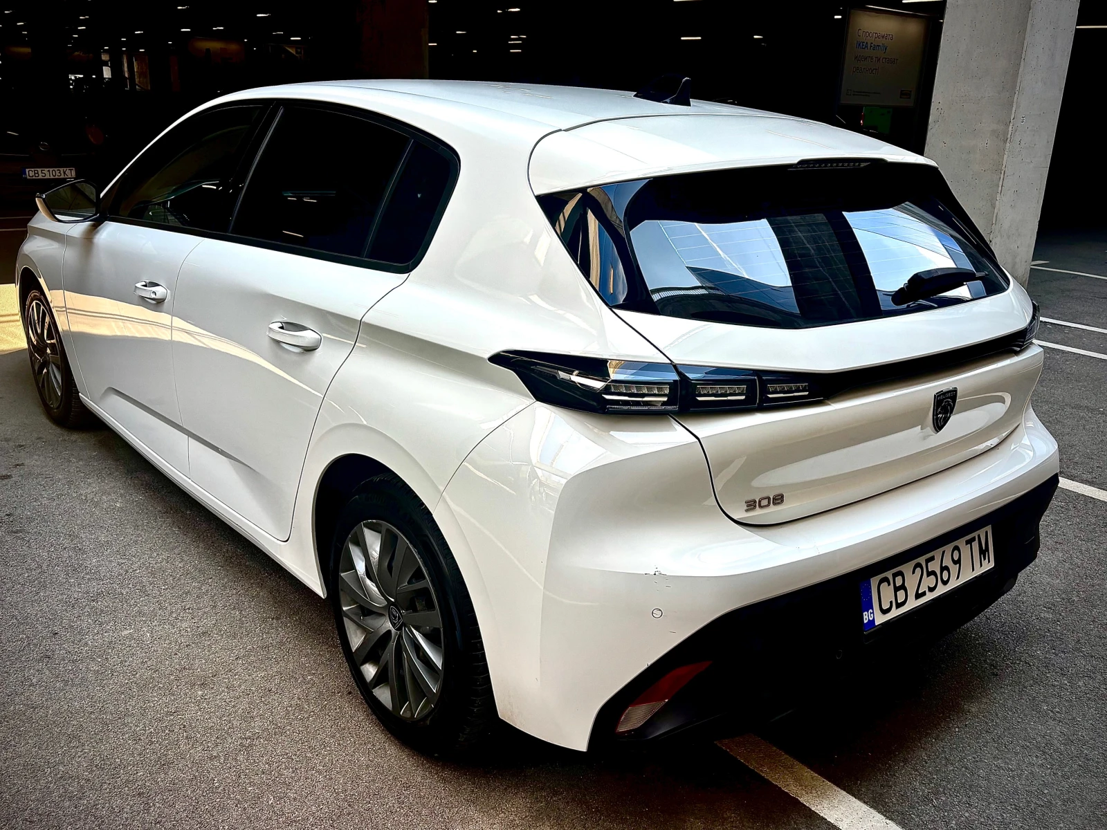 Peugeot 308 1.2 Turbo * Сервизна история * Закупен нов от БГ, снимка 4 - Автомобили и джипове - 53874347