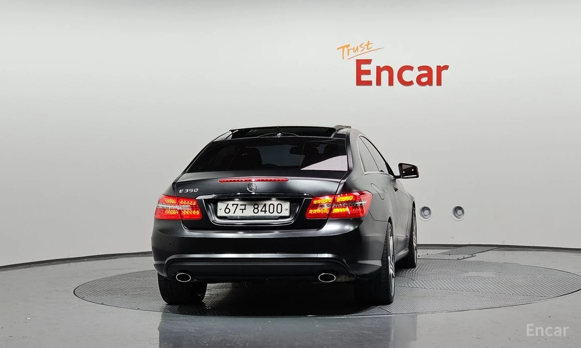 Mercedes-Benz E 350 AMG PACK* PANO* КОЖА* ПОДГРЕВ* ОБДУХВАНЕ* НАВИГАЦИ, снимка 4 - Автомобили и джипове - 54175891