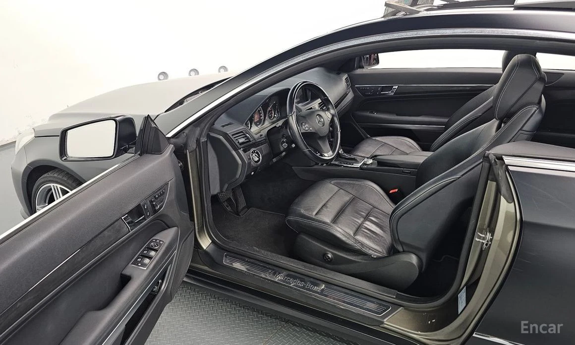 Mercedes-Benz E 350 AMG PACK* PANO* КОЖА* ПОДГРЕВ* ОБДУХВАНЕ* НАВИГАЦИ, снимка 10 - Автомобили и джипове - 54175891