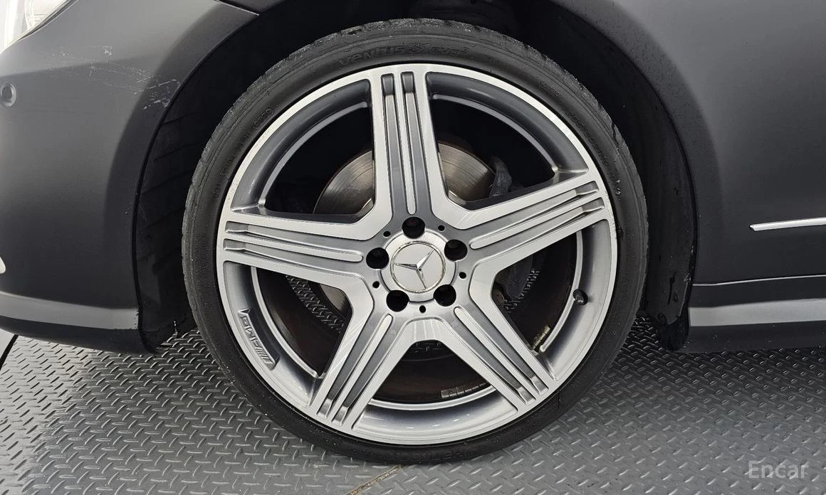 Mercedes-Benz E 350 AMG PACK* PANO* КОЖА* ПОДГРЕВ* ОБДУХВАНЕ* НАВИГАЦИ, снимка 5 - Автомобили и джипове - 54175891