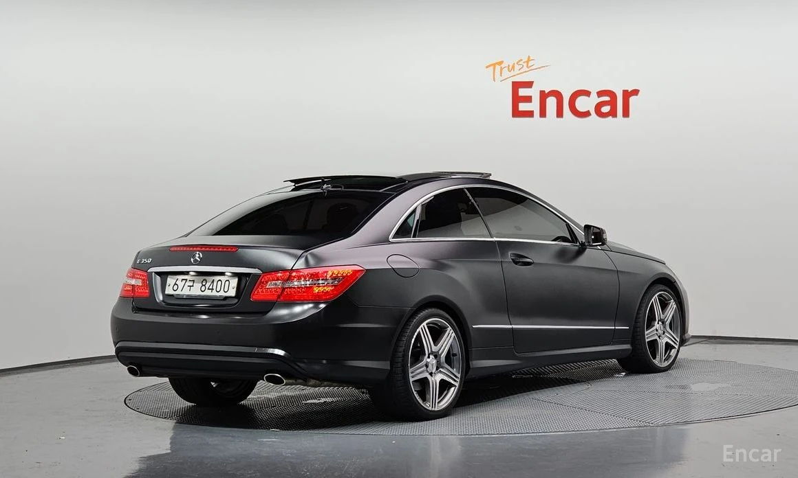 Mercedes-Benz E 350 AMG PACK* PANO* КОЖА* ПОДГРЕВ* ОБДУХВАНЕ* НАВИГАЦИ, снимка 2 - Автомобили и джипове - 54175891