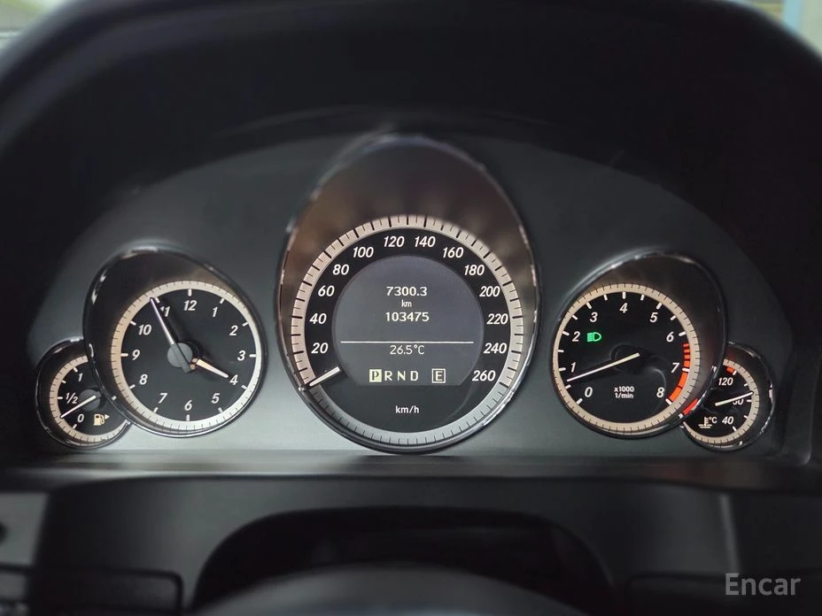 Mercedes-Benz E 350 AMG PACK* PANO* КОЖА* ПОДГРЕВ* ОБДУХВАНЕ* НАВИГАЦИ, снимка 8 - Автомобили и джипове - 54175891