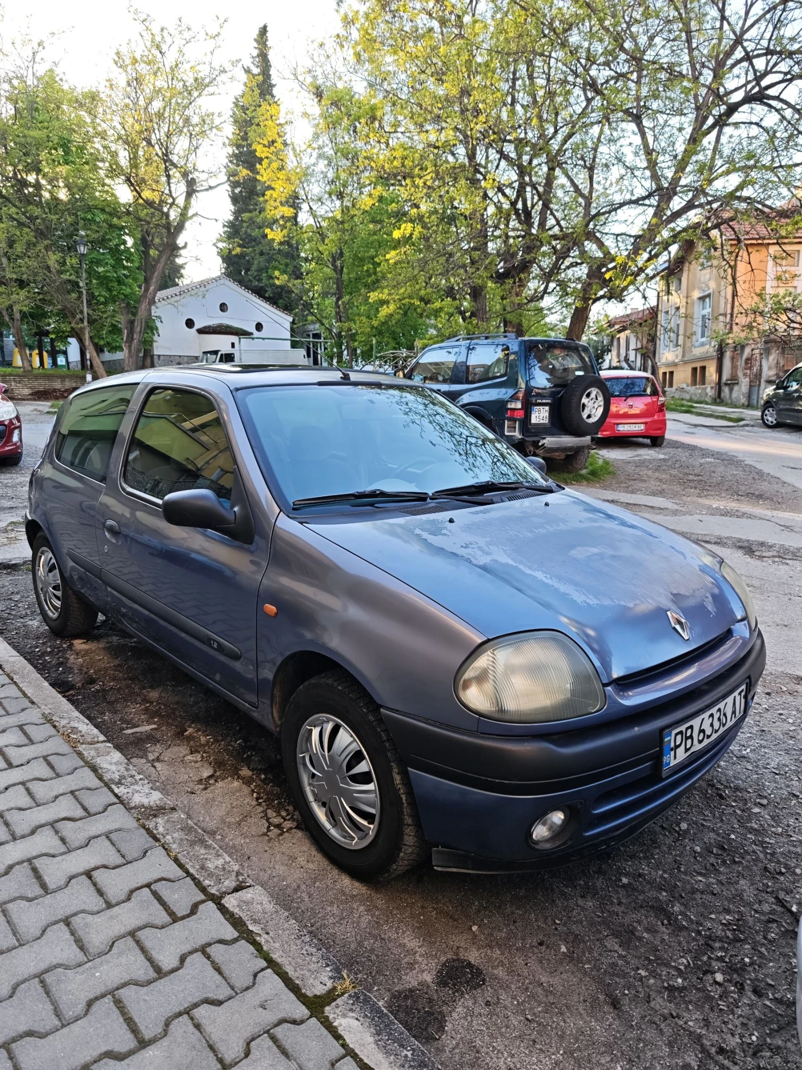 Renault Clio 1.2, снимка 2 - Автомобили и джипове - 54321950