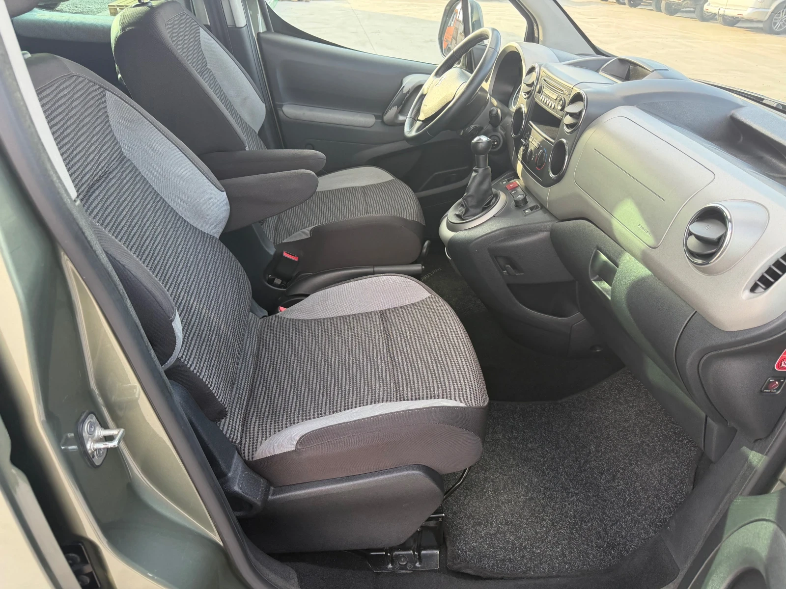 Peugeot Partner 1.6.HDI/109hp, снимка 9 - Автомобили и джипове - 54568258