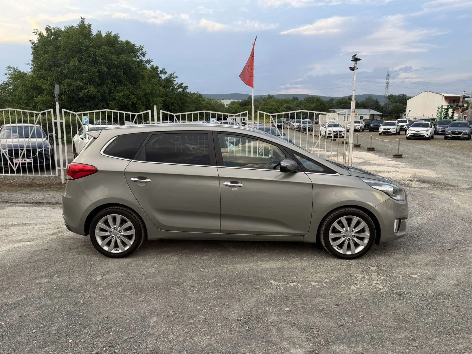 Kia Carens 1.7-141 КС АВТОМАТИК / НАВИГАЦИЯ / ЕВРО6 / ЛЕД , снимка 4 - Автомобили и джипове - 54768888