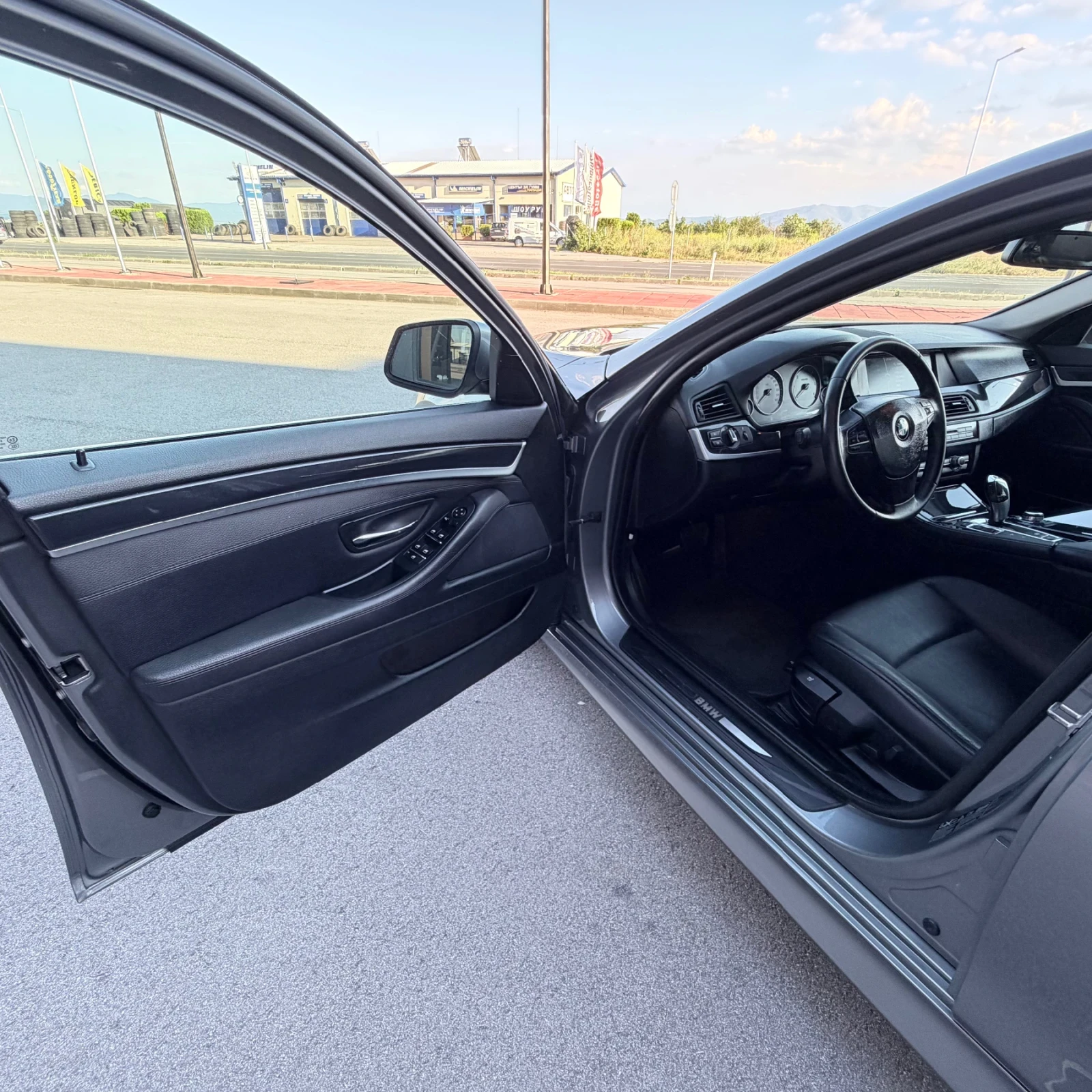 BMW 525 XDRIVE-4х4;218к.с.;М-ПАКЕТ;АВТОМАТ;КОЖА;НАВИГАЦИЯ, снимка 5 - Автомобили и джипове - 54977221