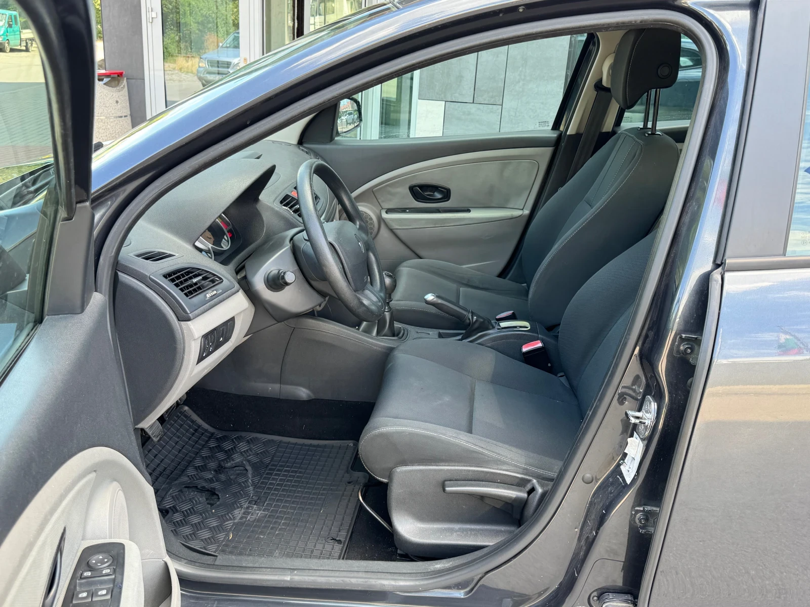 Renault Megane, снимка 7 - Автомобили и джипове - 55236780
