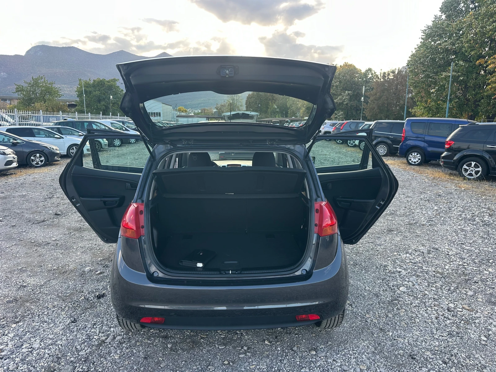 Kia Venga 1.4i 90kc ���������� �� ��� | Mobile.bg � ����������� 16