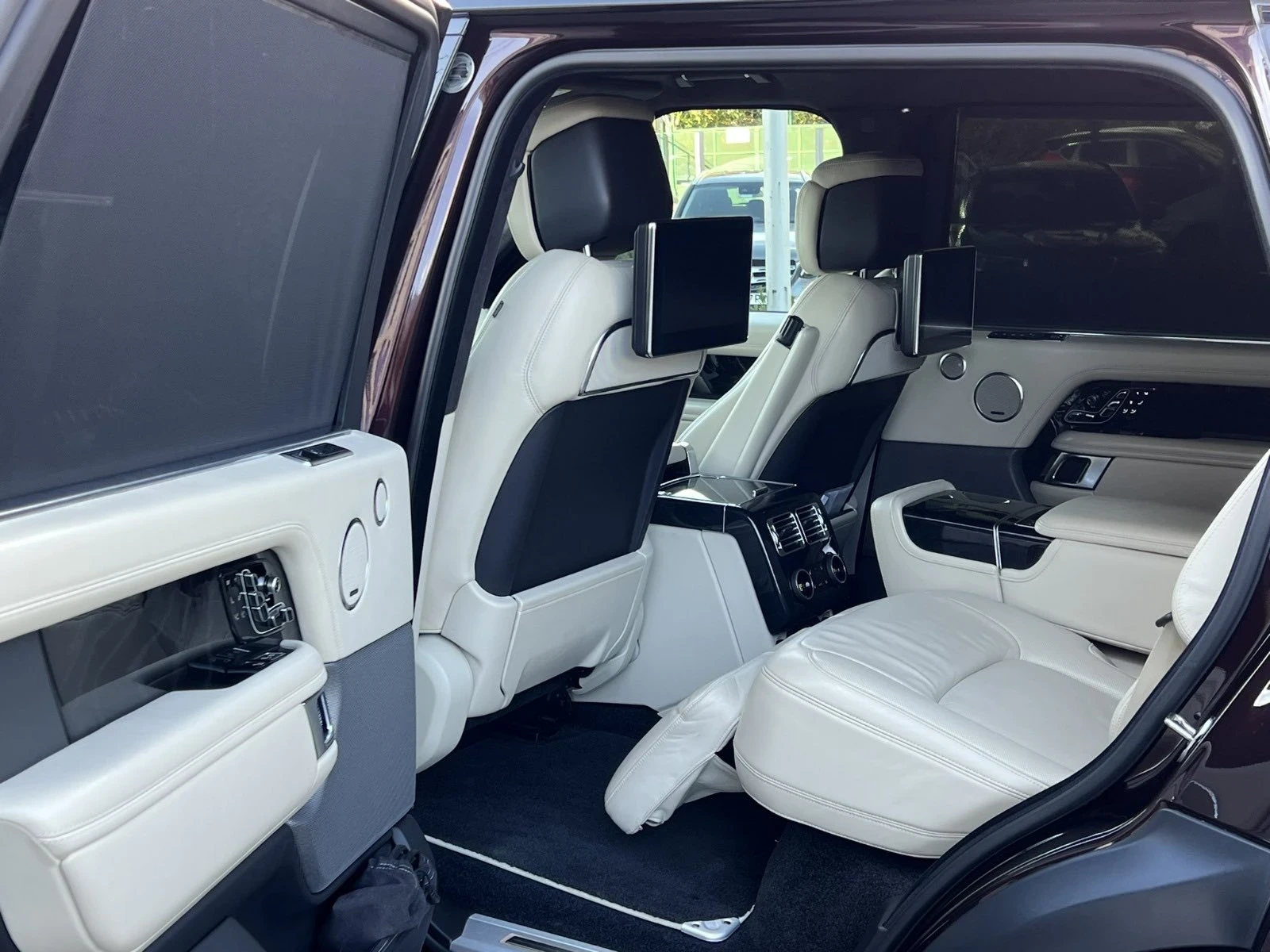 Land Rover Range rover AUTOBIOGRAPHY V8 / LONG/LOUNGE / СЕРВИЗНА ИСТОРИЯ - изображение 9