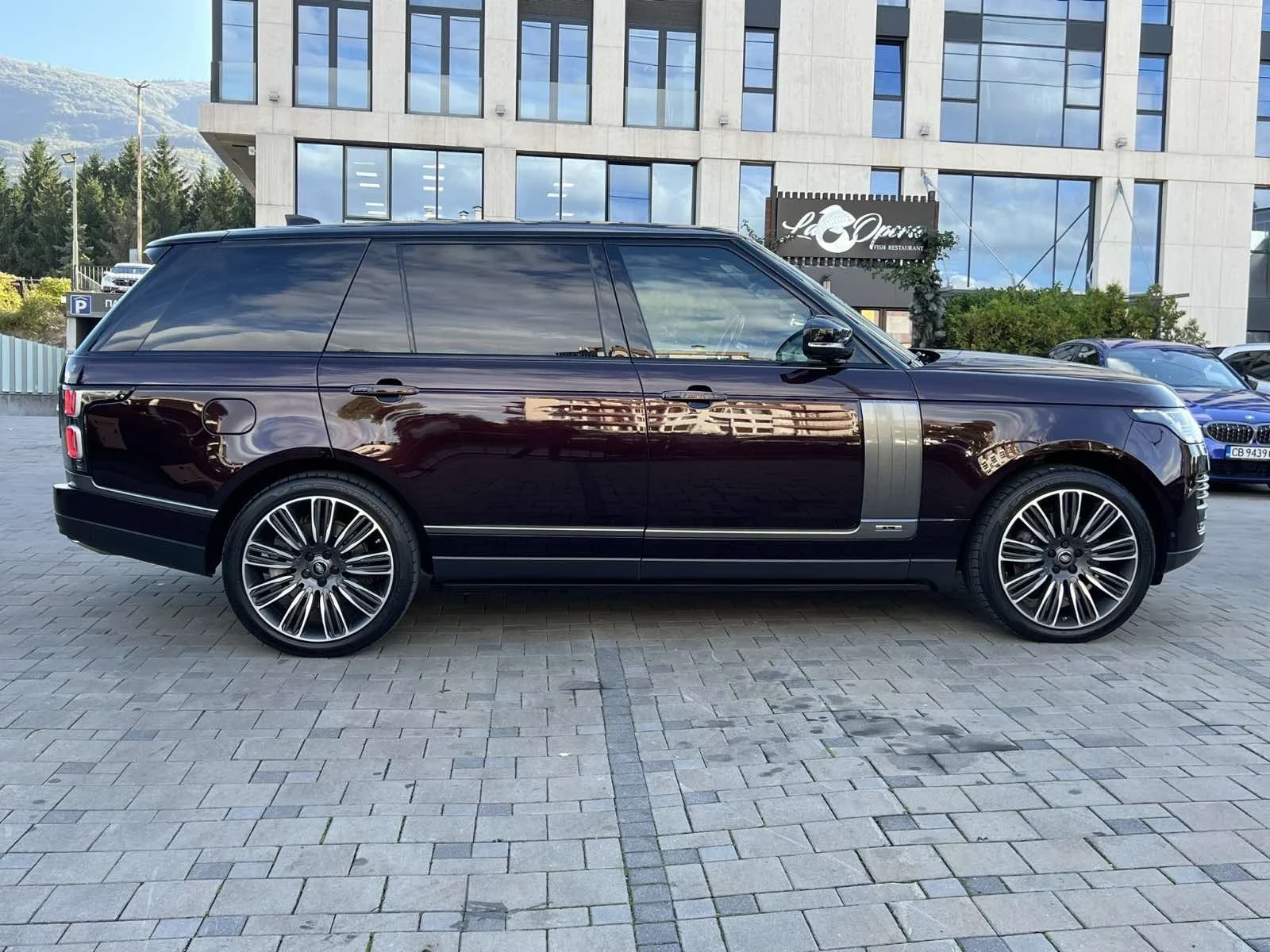 Land Rover Range rover AUTOBIOGRAPHY V8 / LONG/LOUNGE / СЕРВИЗНА ИСТОРИЯ - изображение 7