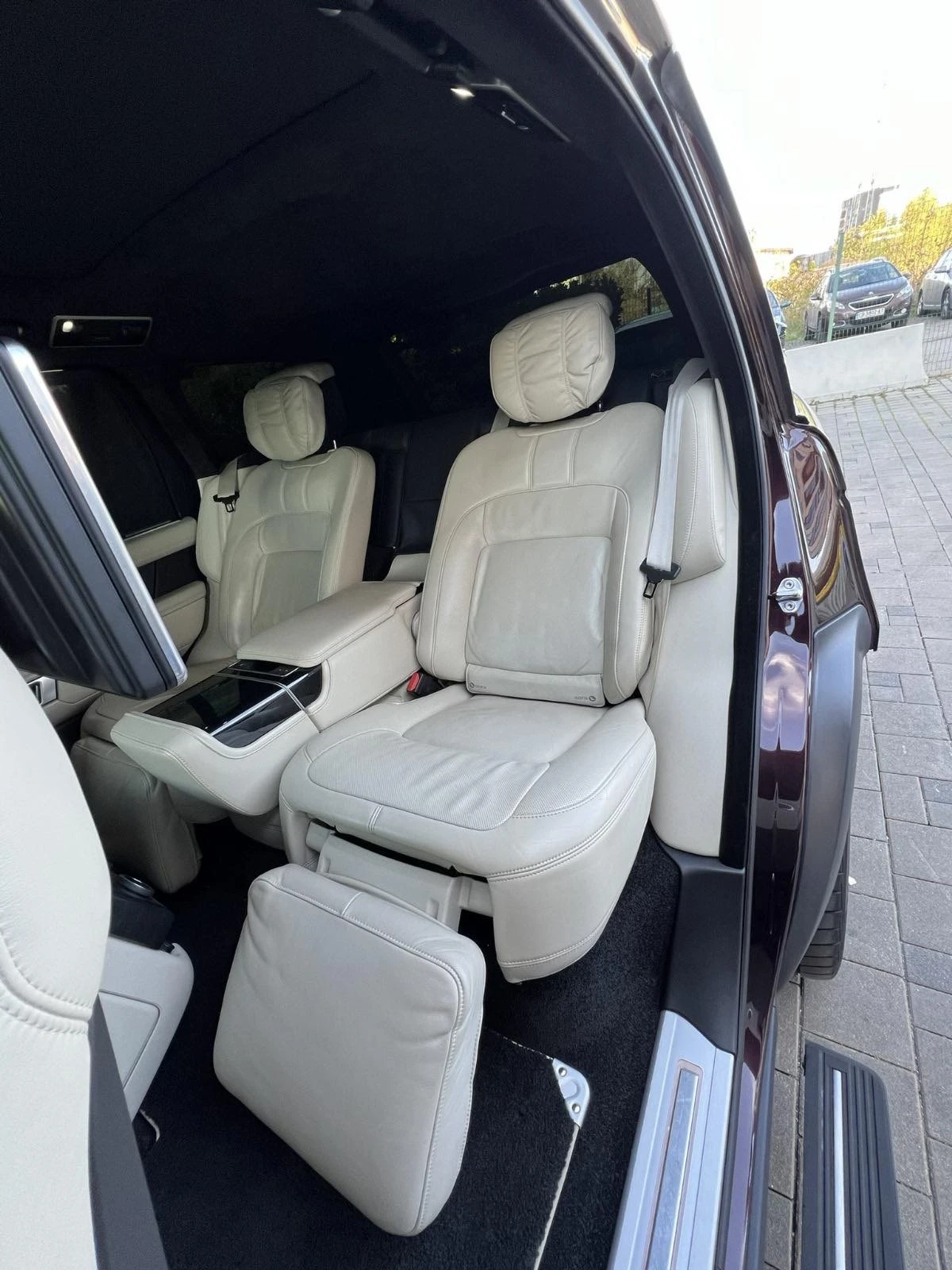 Land Rover Range rover AUTOBIOGRAPHY V8 / LONG/LOUNGE / СЕРВИЗНА ИСТОРИЯ - изображение 10