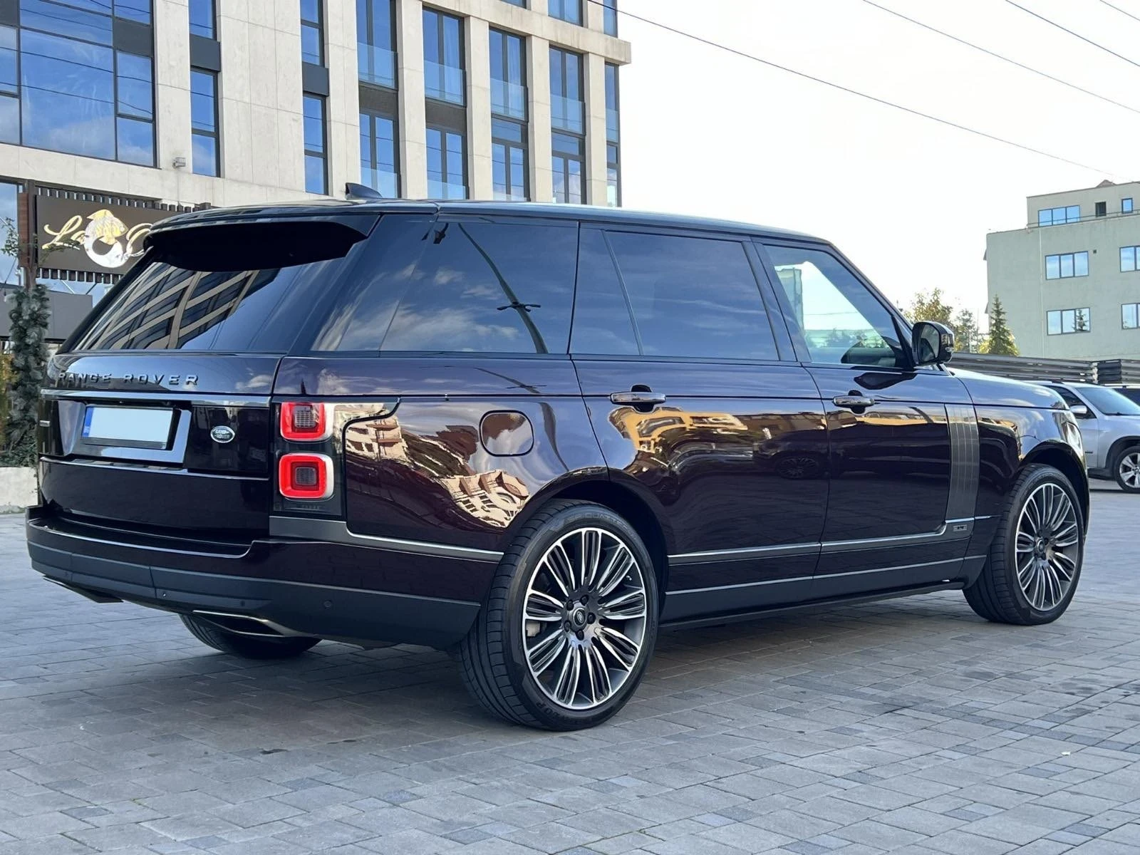 Land Rover Range rover AUTOBIOGRAPHY V8 / LONG/LOUNGE / СЕРВИЗНА ИСТОРИЯ - изображение 6