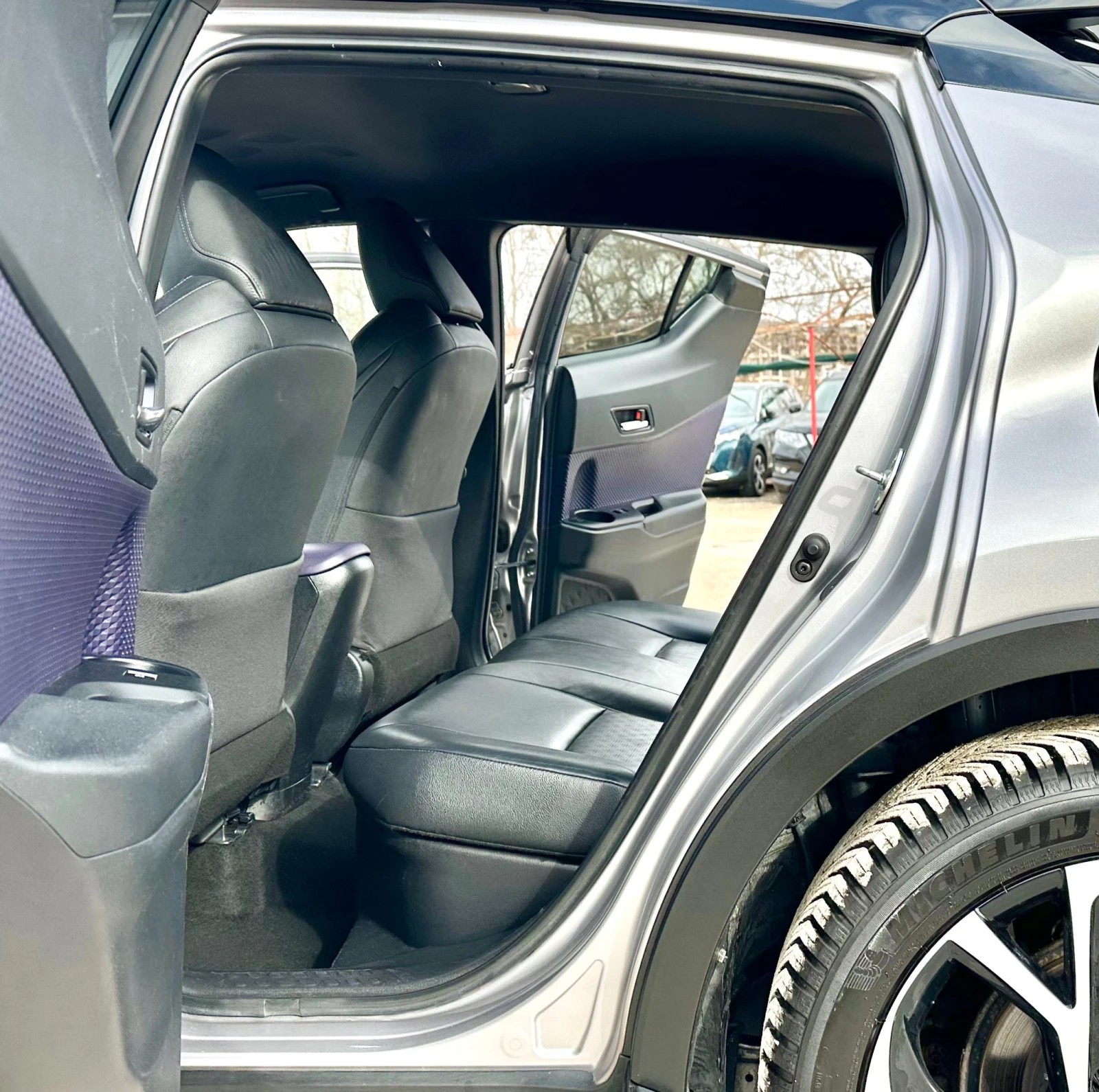 Toyota C-HR 1.8 HYBRID 122HP LED DISTRONIC LANE ASSIST ���� | Mobile.bg � ����������� 12