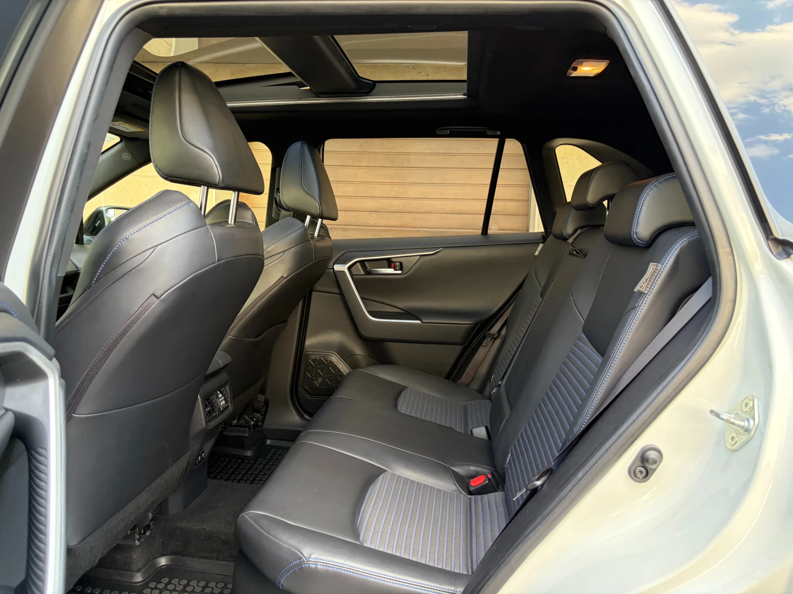 Toyota Rav4 2.5 Hybrid AWD-i Luxury Plus- в ГАРАНЦИЯ, снимка 13 - Автомобили и джипове - 55567247
