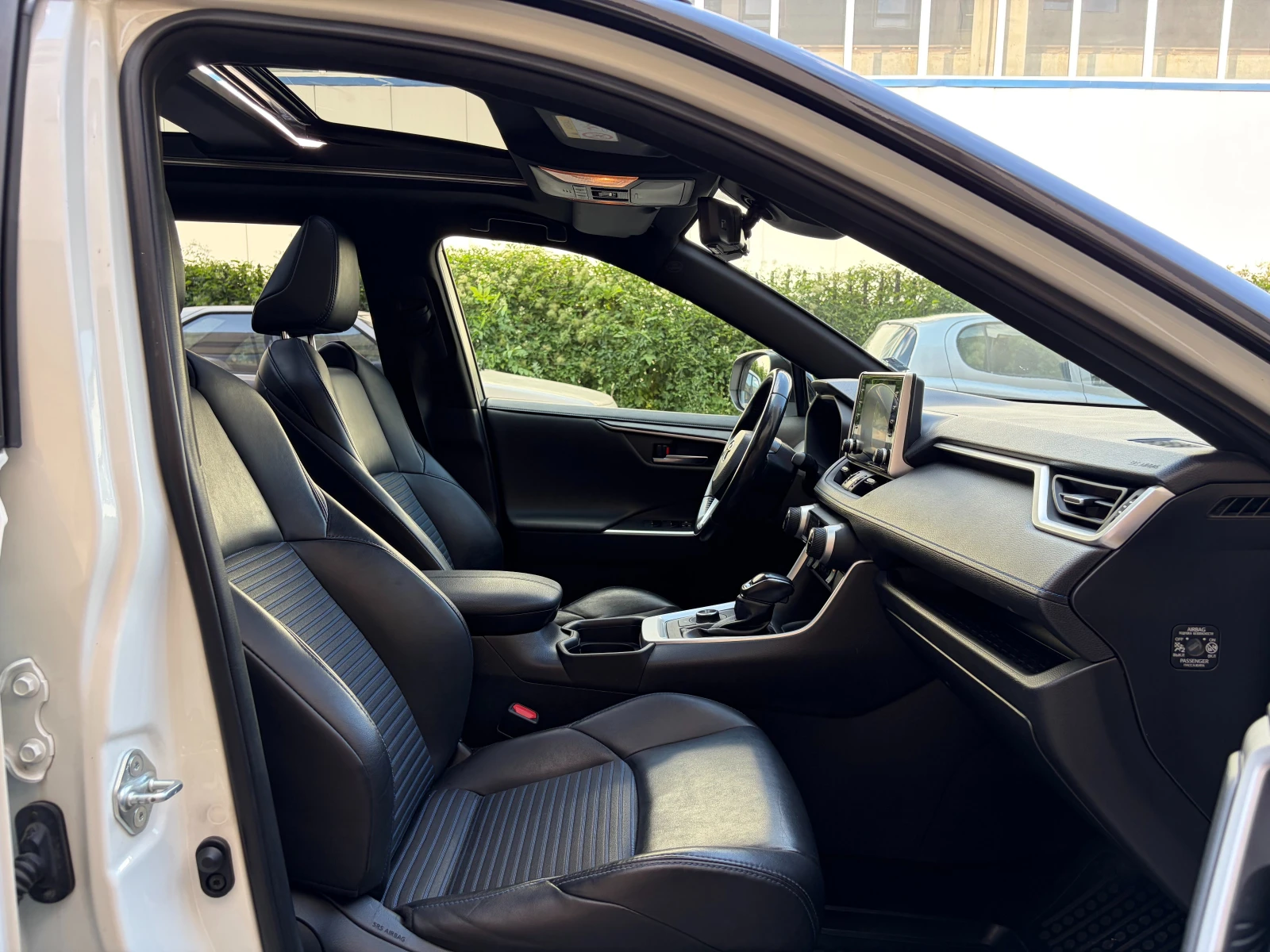 Toyota Rav4 2.5 Hybrid AWD-i Luxury Plus- в ГАРАНЦИЯ, снимка 15 - Автомобили и джипове - 55567247