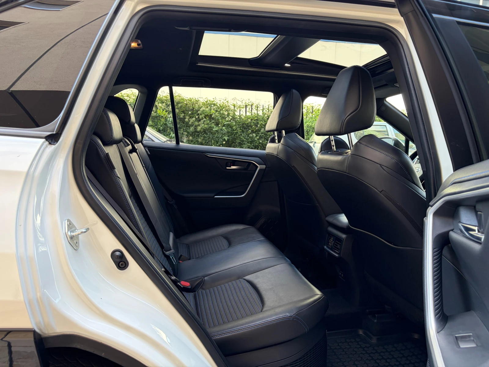 Toyota Rav4 2.5 Hybrid AWD-i Luxury Plus- в ГАРАНЦИЯ, снимка 14 - Автомобили и джипове - 55567247
