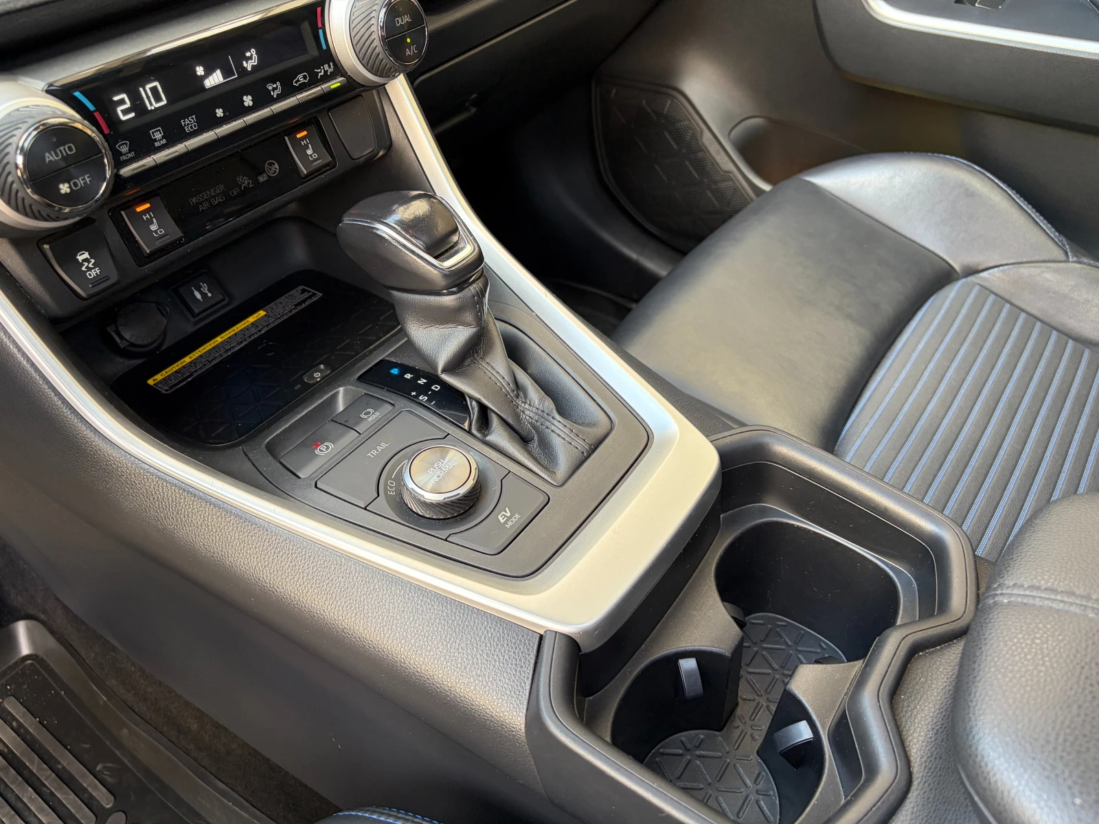 Toyota Rav4 2.5 Hybrid AWD-i Luxury Plus- в ГАРАНЦИЯ, снимка 12 - Автомобили и джипове - 55567247