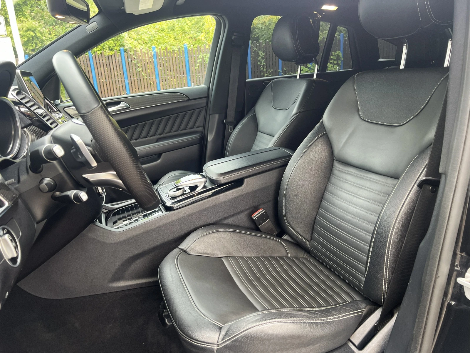 Mercedes-Benz GLE 350 d / COUPE / AMG / NIGHT / CARBON / , снимка 9 - Автомобили и джипове - 56288506