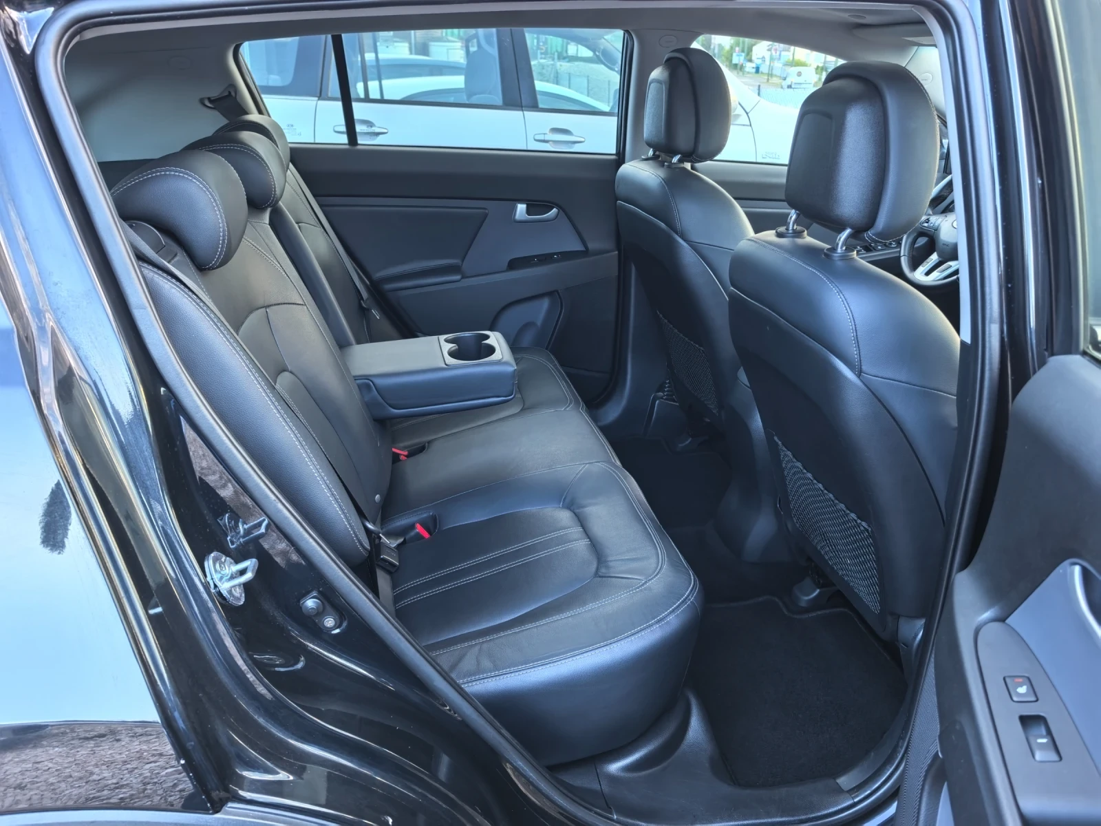 Kia Sportage 1.7crdi TOП СЪСТОЯНИЕ , снимка 12 - Автомобили и джипове - 56316336