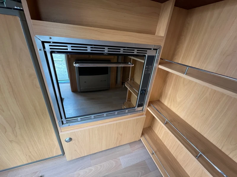 Каравана Chateau Lunar Chateau 470, снимка 9 - Каравани и кемпери - 50988164