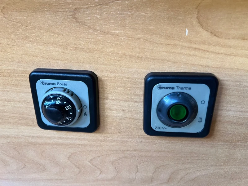 Каравана Chateau Lunar Chateau 470, снимка 11 - Каравани и кемпери - 50988164