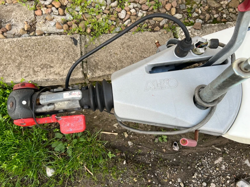 Каравана Chateau Lunar Chateau 470, снимка 15 - Каравани и кемпери - 50988164