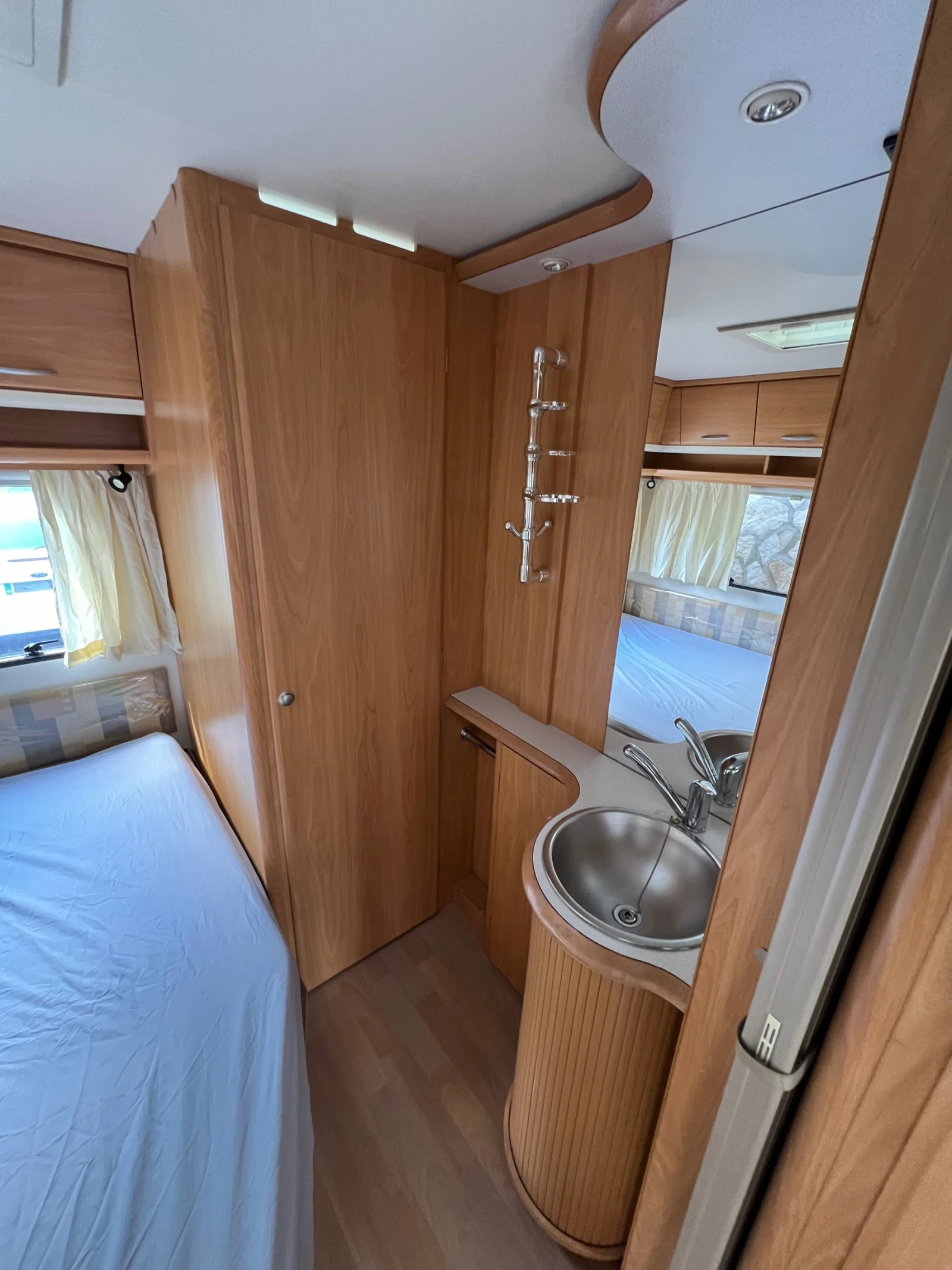 Каравана Chateau Lunar Chateau 470 - изображение 6