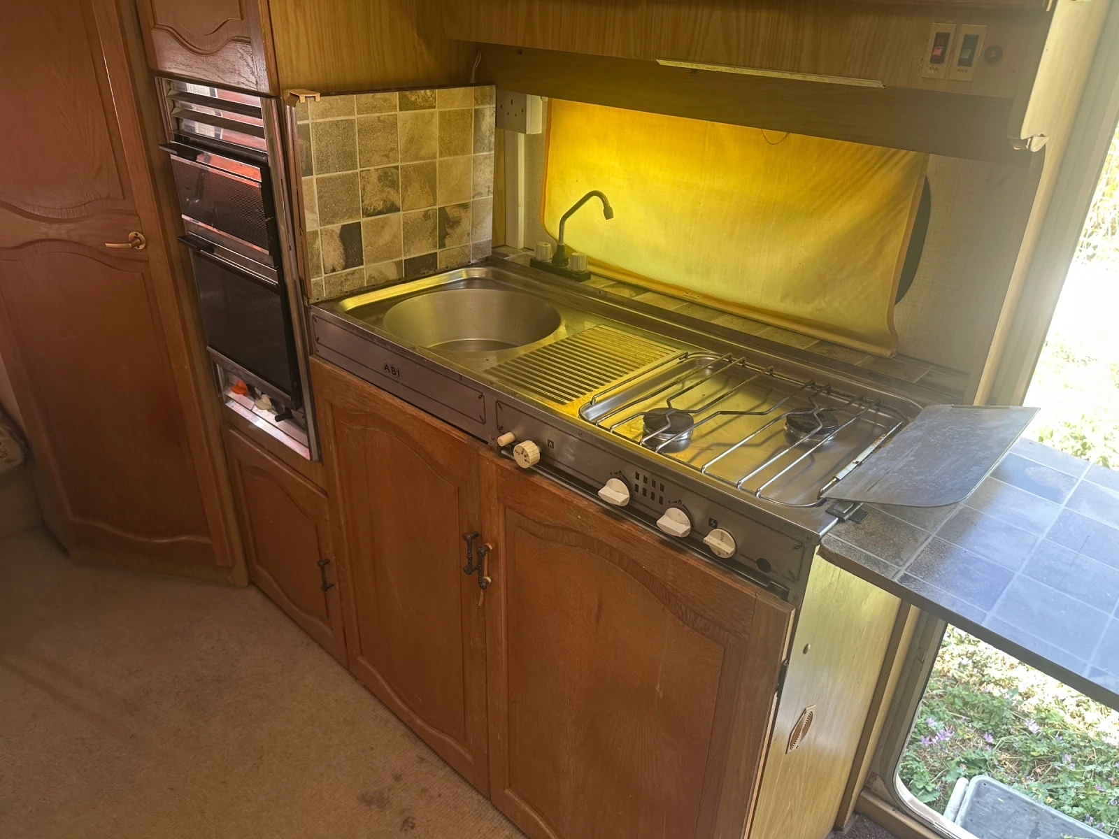 Каравана Award 4.80, снимка 8 - Каравани и кемпери - 53891246