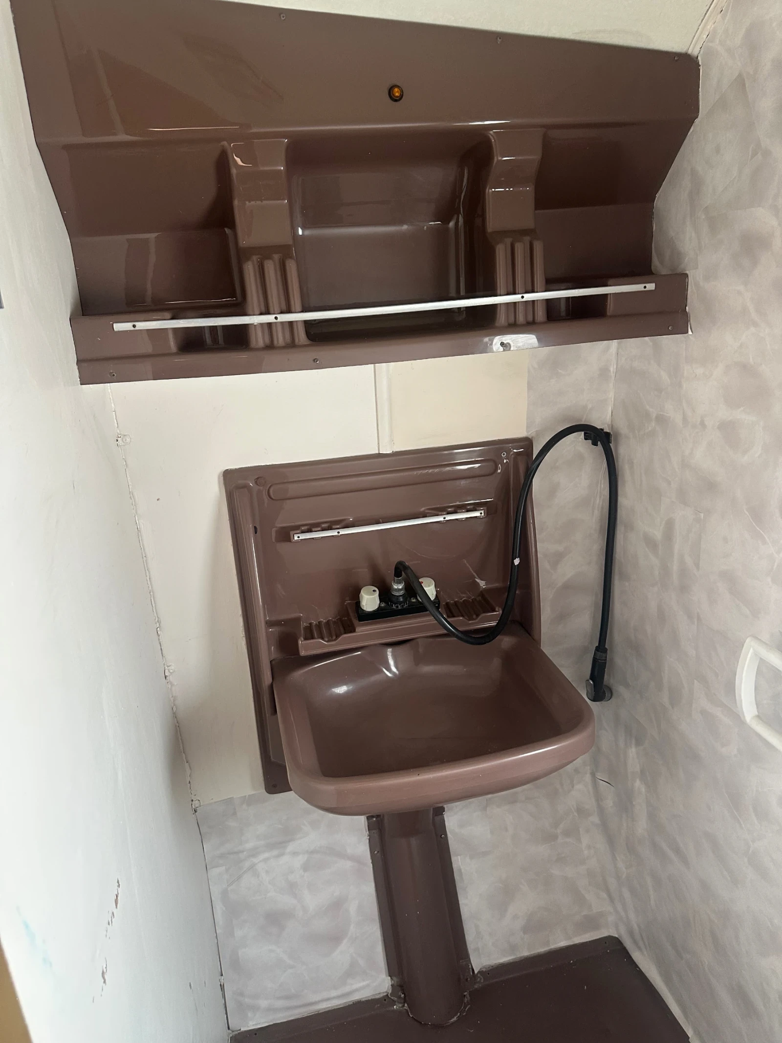 Каравана Award 4.80, снимка 14 - Каравани и кемпери - 53891246