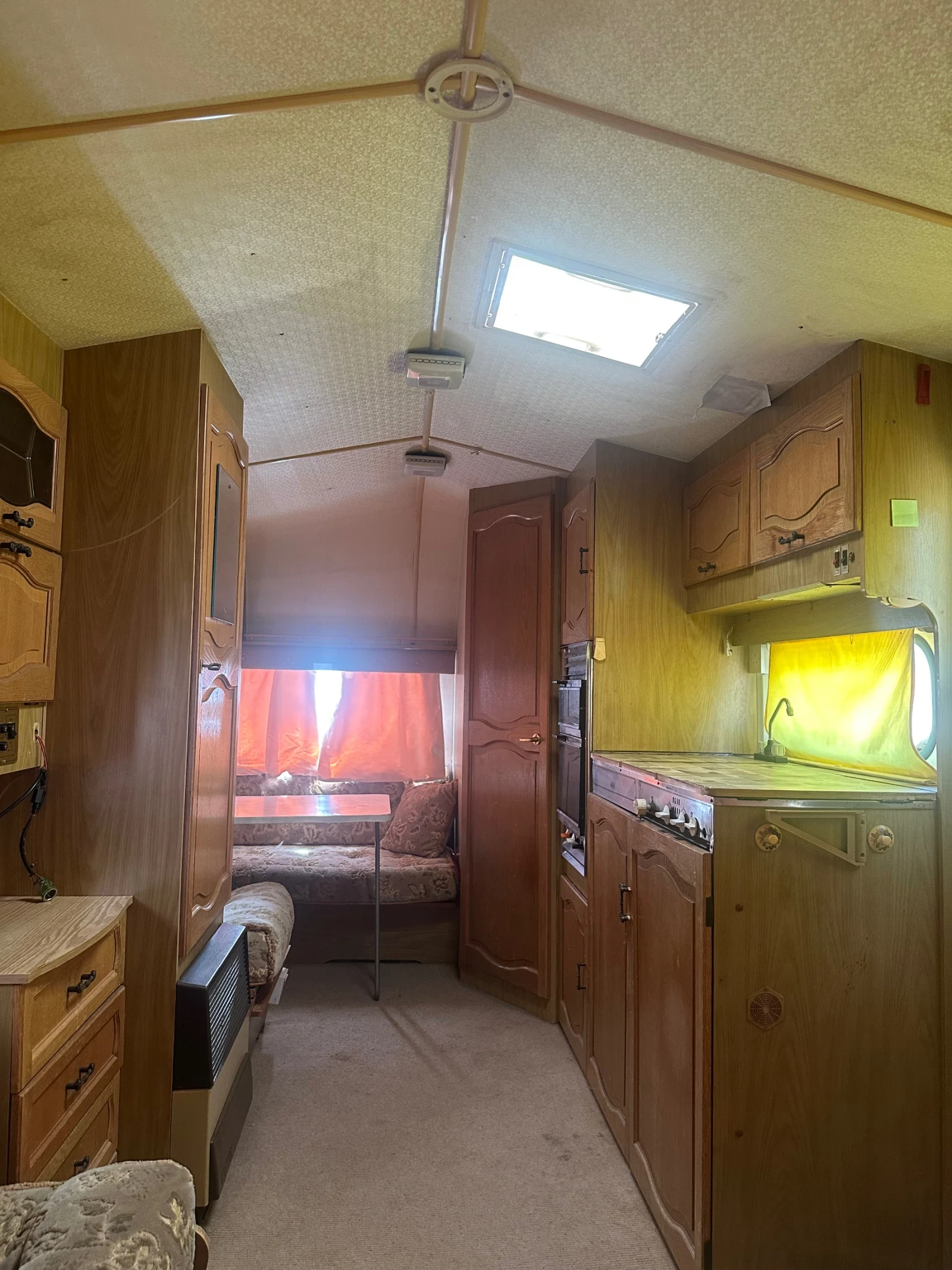 Каравана Award 4.80, снимка 12 - Каравани и кемпери - 53891246