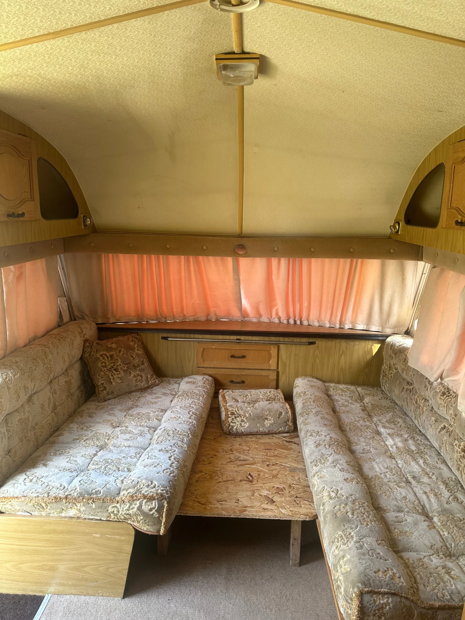 Каравана Award 4.80, снимка 11 - Каравани и кемпери - 53891246