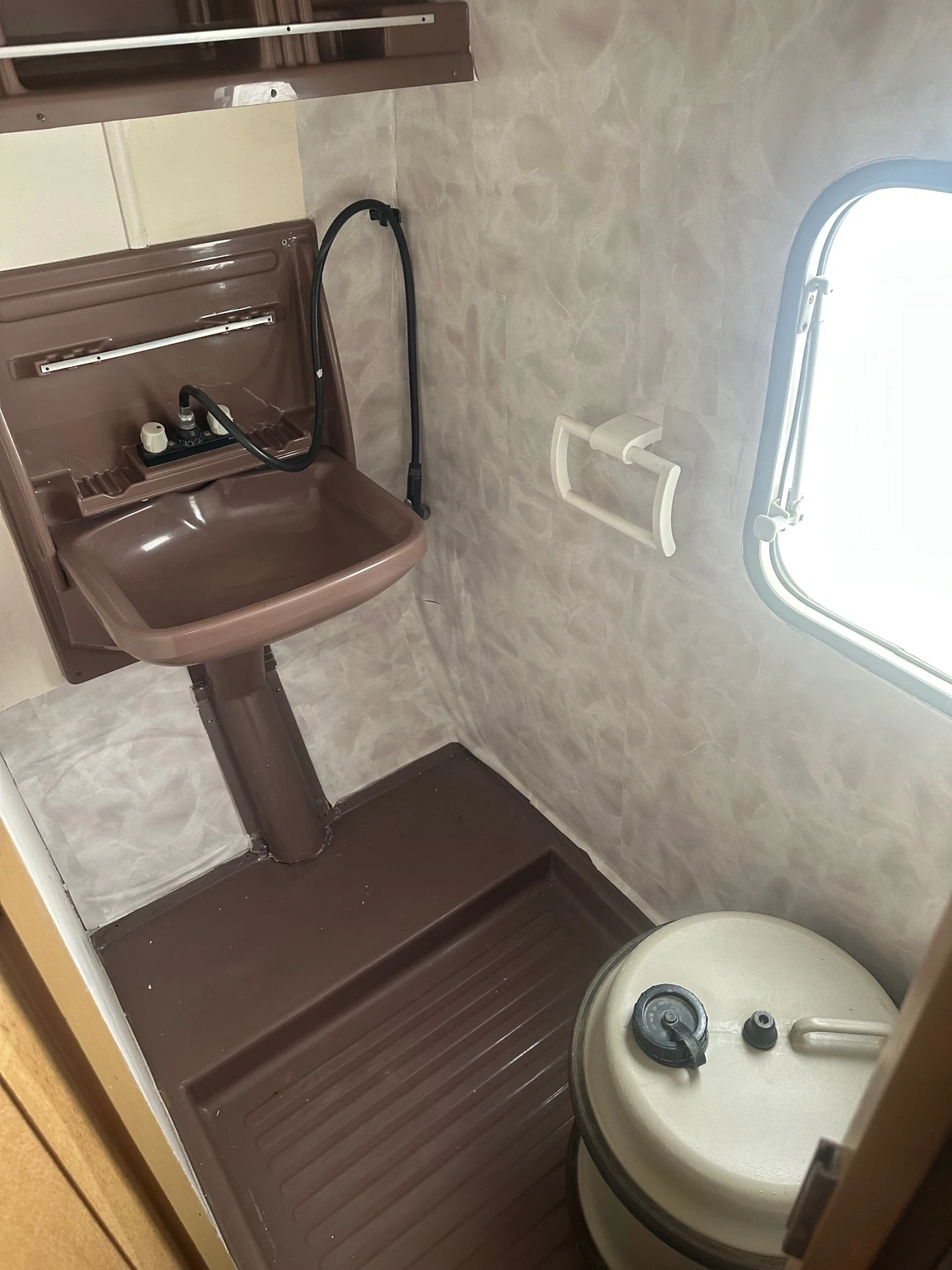 Каравана Award 4.80, снимка 13 - Каравани и кемпери - 53891246