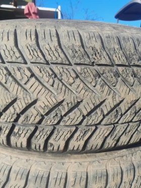 Гуми Зимни 255/65R17, снимка 2 - Гуми и джанти - 48739710