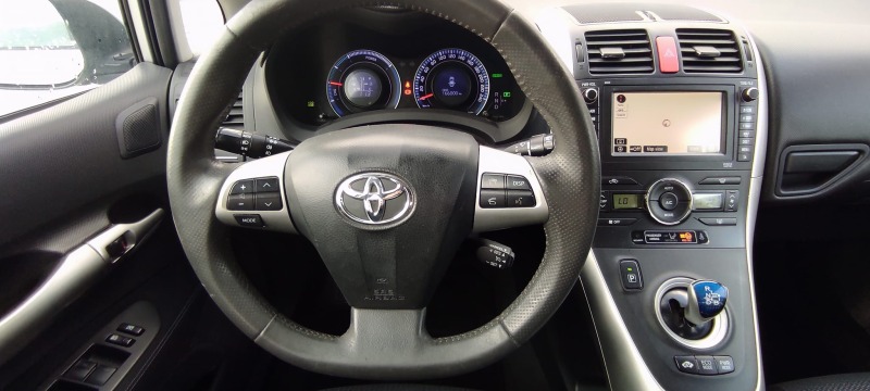 Toyota Auris HYBRID 1.8 VVT-I, снимка 16 - Автомобили и джипове - 46244703