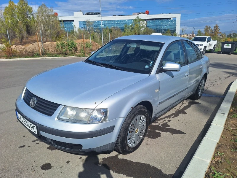 VW Passat 1.6, снимка 1 - Автомобили и джипове - 47551306