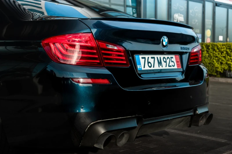 BMW 550 xi /M5-OPTIC/360CAMERA/HEADUP/SOFTCLOSE/ASSISTANT, снимка 7 - Автомобили и джипове - 52628285