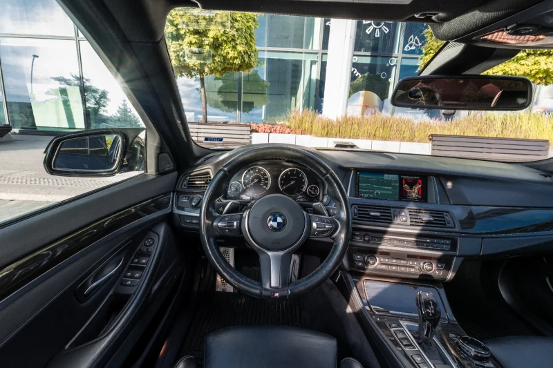 BMW 550 xi /M5-OPTIC/360CAMERA/HEADUP/SOFTCLOSE/ASSISTANT, снимка 10 - Автомобили и джипове - 52628285