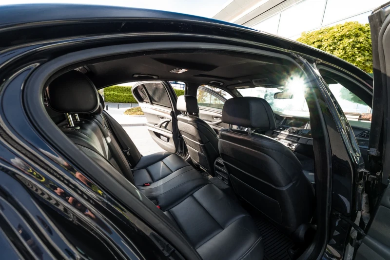 BMW 550 xi /M5-OPTIC/360CAMERA/HEADUP/SOFTCLOSE/ASSISTANT, снимка 15 - Автомобили и джипове - 52628285