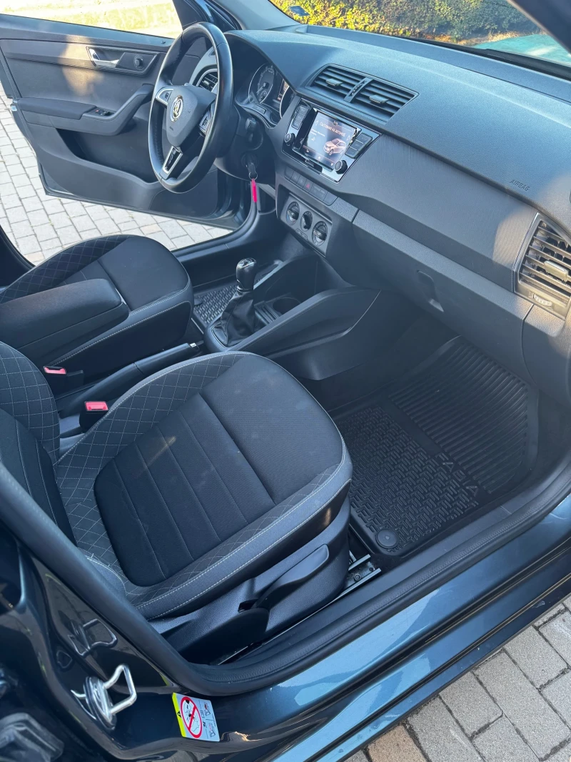 Skoda Fabia Ambitious 1.0 TSI -95 pa 35000km, снимка 12 - Автомобили и джипове - 52057987