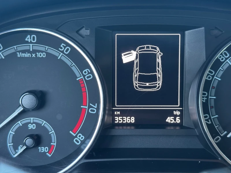 Skoda Fabia Ambitious 1.0 TSI -95 pa 35000km, снимка 10 - Автомобили и джипове - 52057987