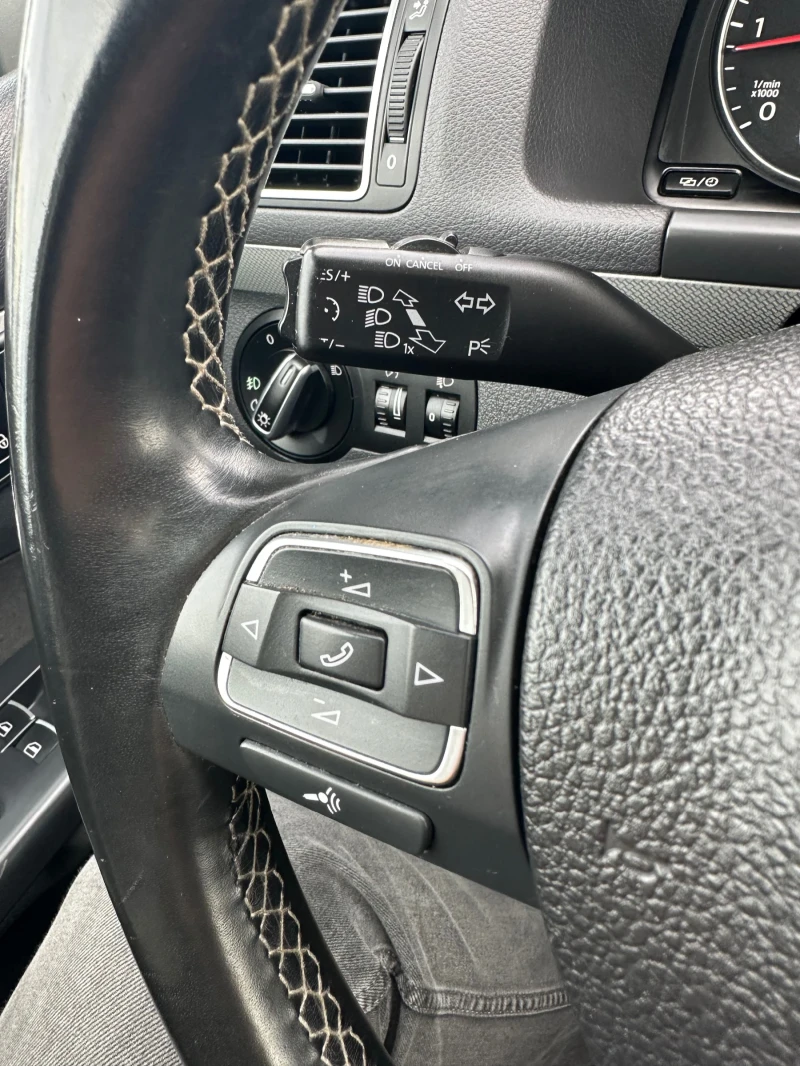 VW Touran 1.6TDI MACHT , снимка 11 - Автомобили и джипове - 53568606