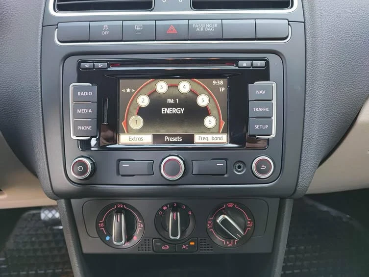 VW Polo 1.6 TDI, 90k.c. Avtomat, снимка 6 - Автомобили и джипове - 54751247