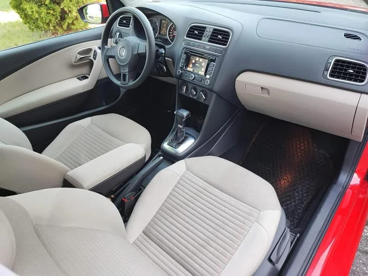 VW Polo 1.6 TDI, 90k.c. Avtomat, снимка 8 - Автомобили и джипове - 54751247