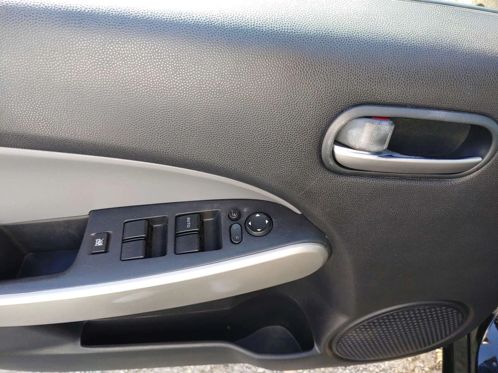 Mazda 2  - изображение 8