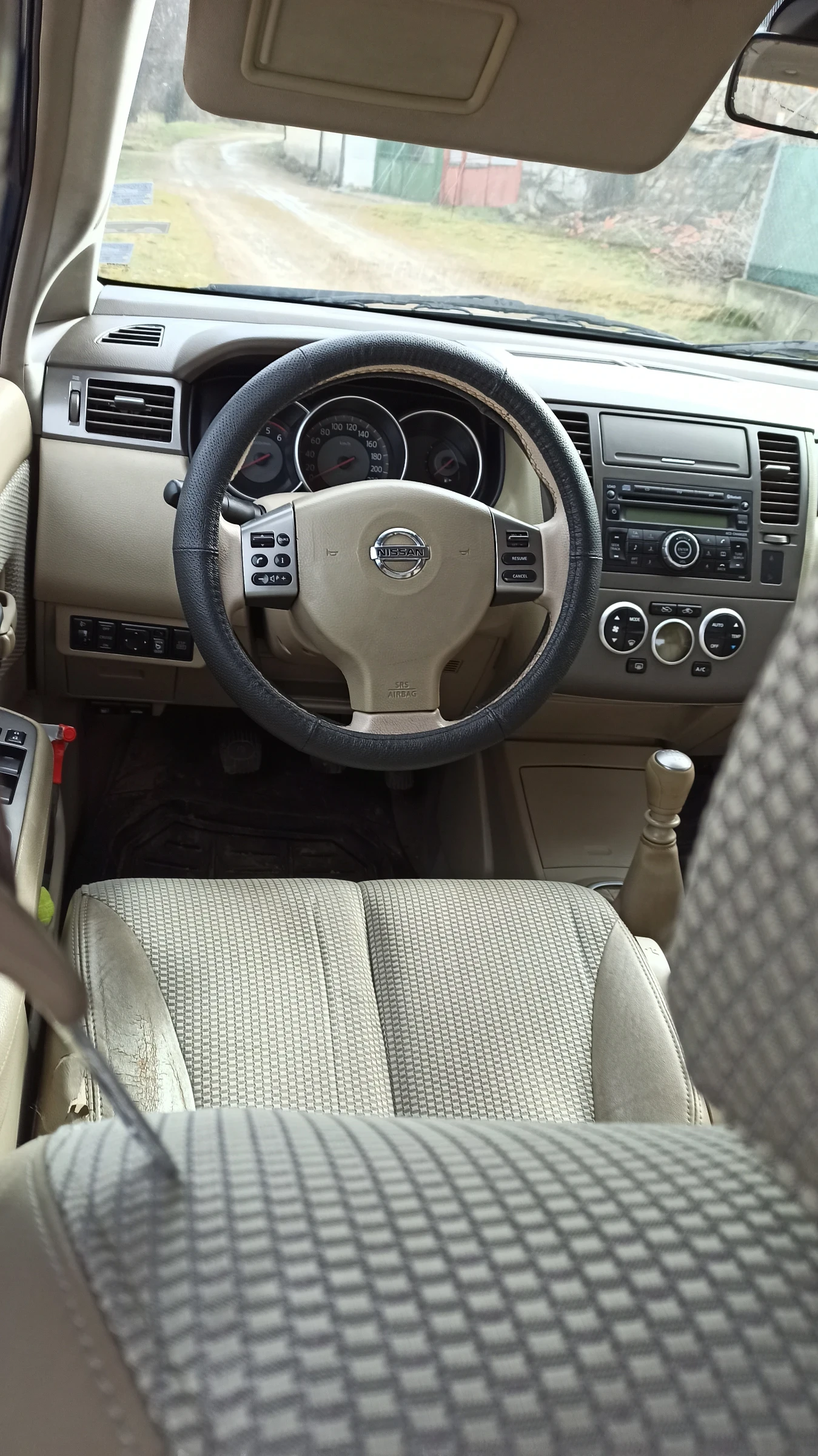 Nissan Tiida, снимка 4 - Автомобили и джипове - 53856437