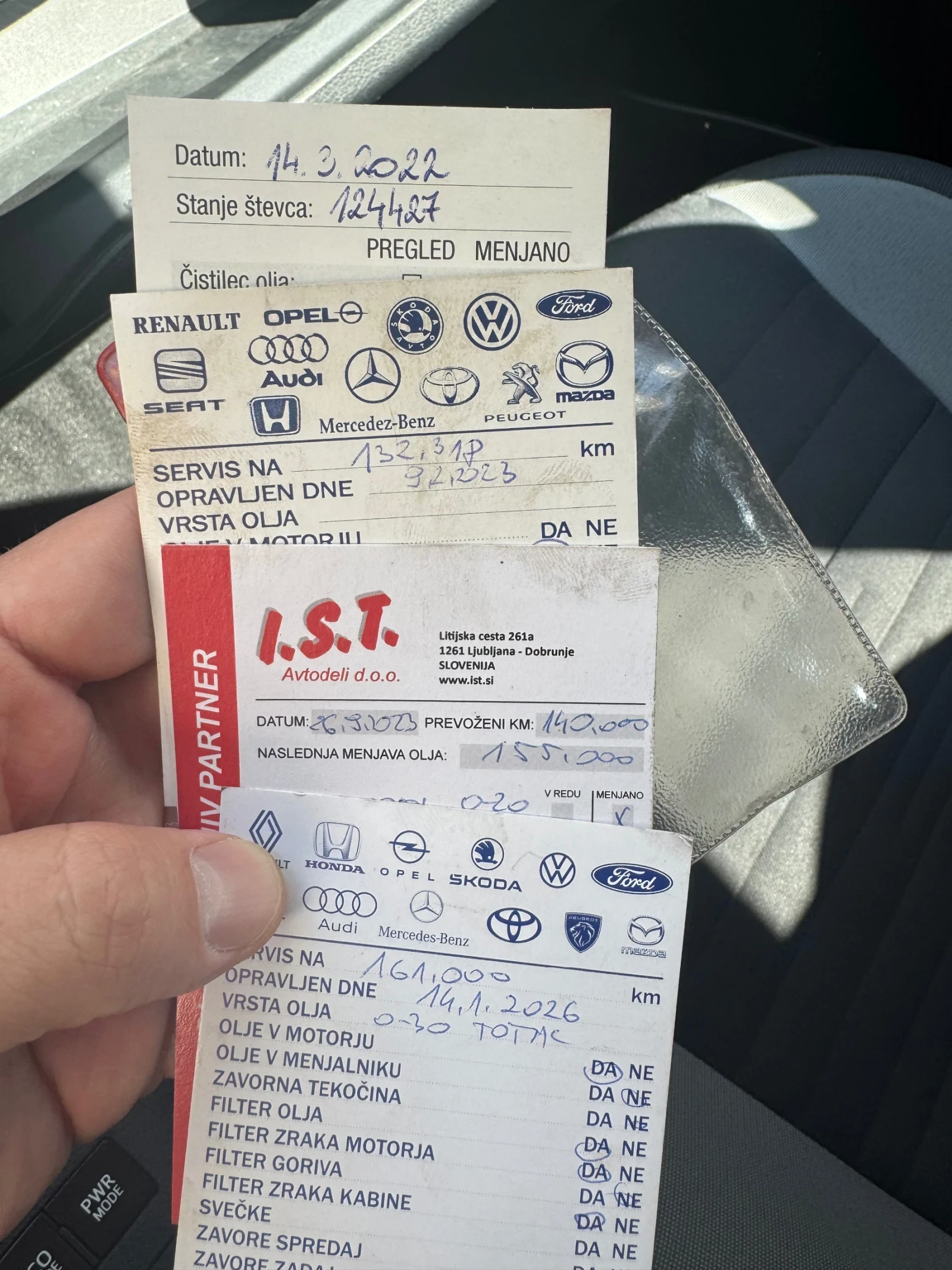 Toyota Auris Hybrid 1.8i Facelift/Navi, снимка 17 - Автомобили и джипове - 54038021